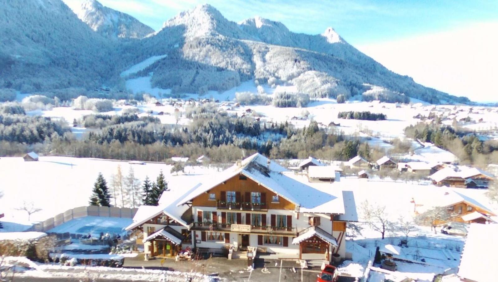 Hôtel Plein Soleil Vacheresse Exterior foto